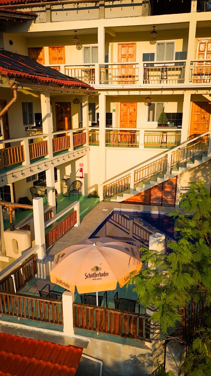 Hotel Cristal front